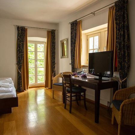Hotel Burg Kerpen 일링겐 외부 사진