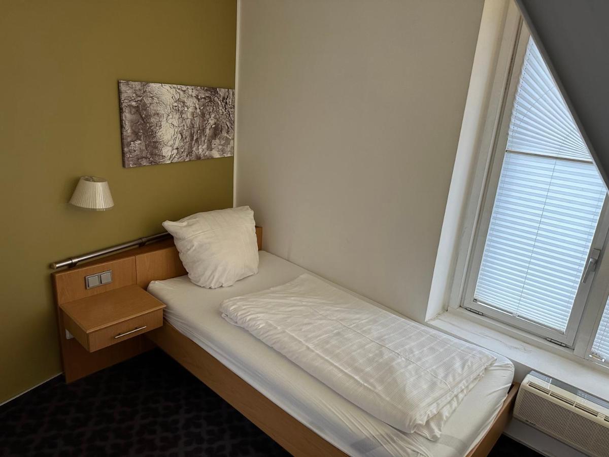 Hotel Burg Kerpen 일링겐 외부 사진